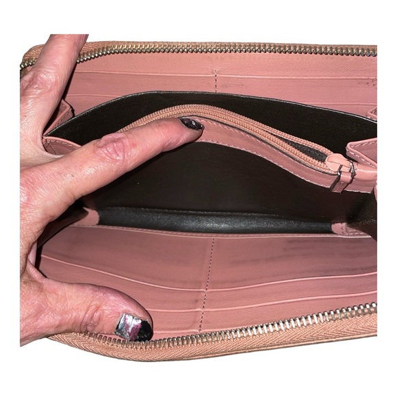 Gucci Leather Zip-Around Wallet - Picture 9 of 16